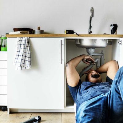 plumber-man-fixing-kitchen-sink_optimized_1024x682