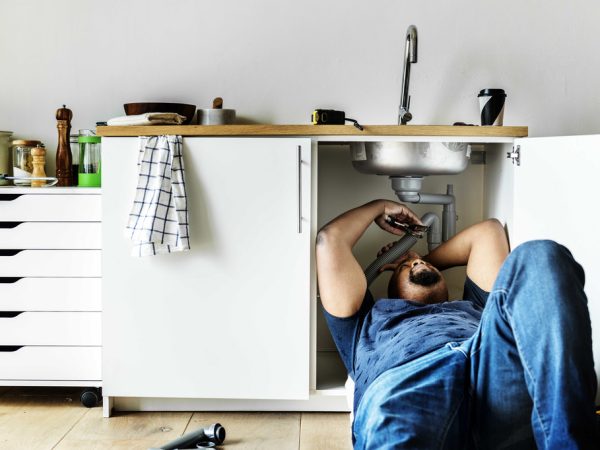 plumber-man-fixing-kitchen-sink_optimized_1024x682